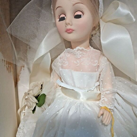 Vintage Effanbee Doll 15ins Tall the Bride. 1522 - Picture 8 of 11